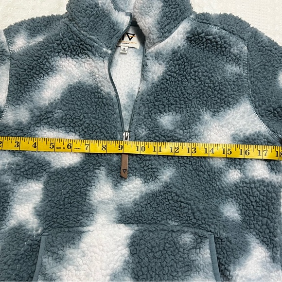 LIV Life Integrity Earth Fleece Pullover Cloud Print Size Small - Picture 10 of 11